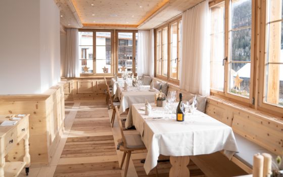 american-express-selects-dining-moments-hotel-restaurant-in-line-brail-1
